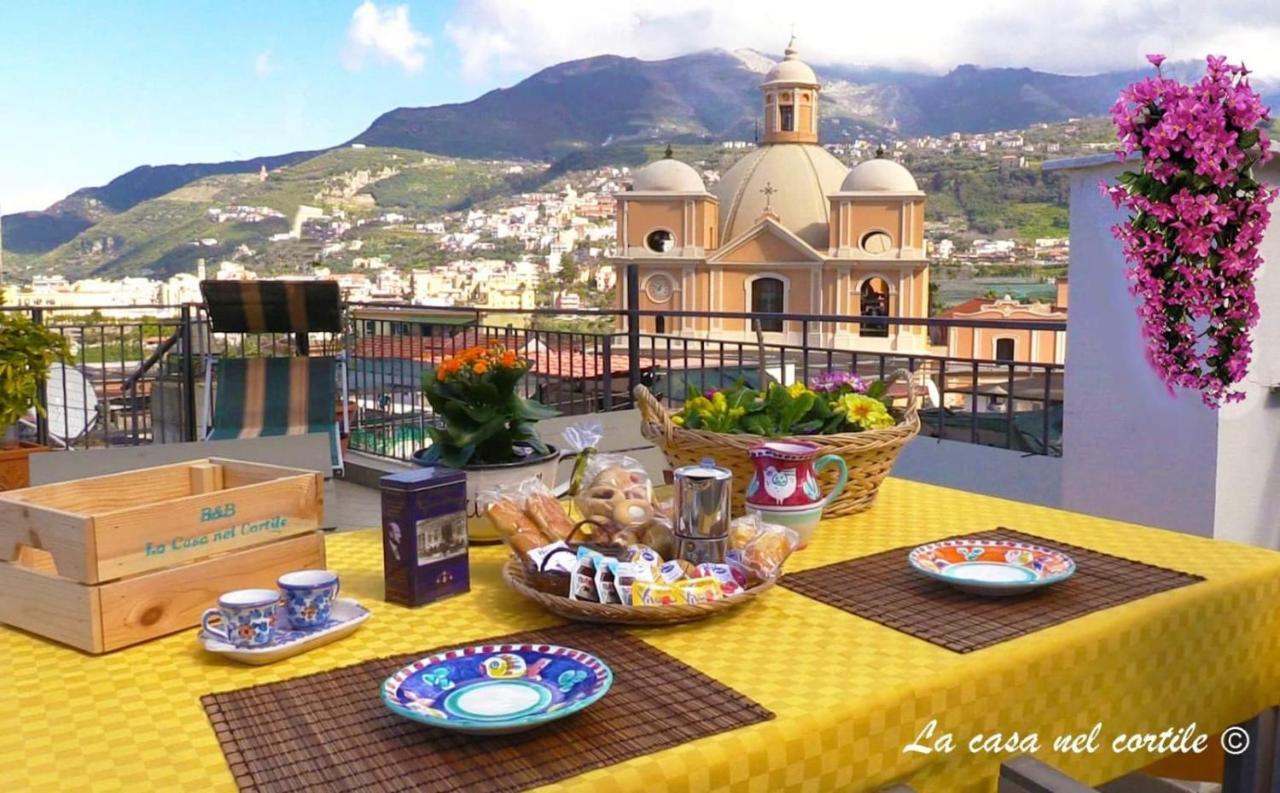 La Casa Nel Cortile Bed and Breakfast Vico Equense Exteriör bild