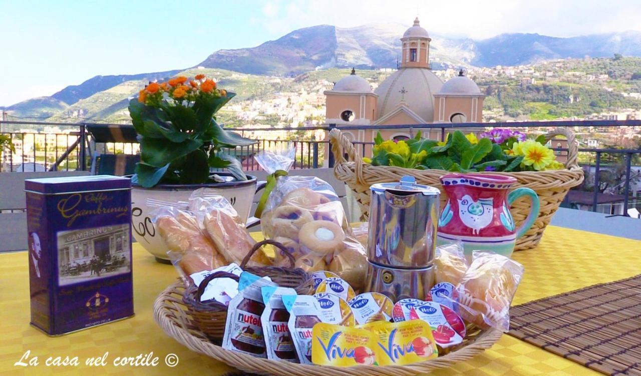 La Casa Nel Cortile Bed and Breakfast Vico Equense Exteriör bild