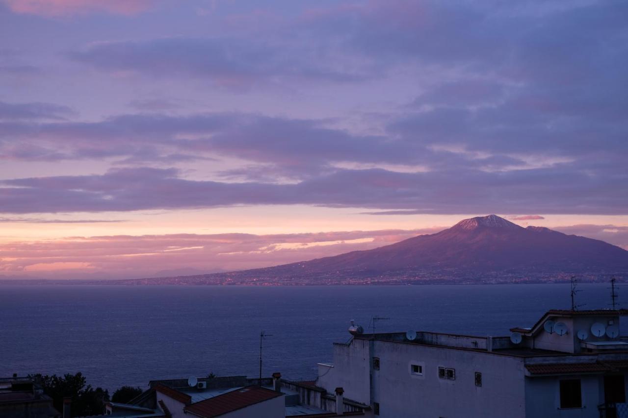 La Casa Nel Cortile Bed and Breakfast Vico Equense Exteriör bild