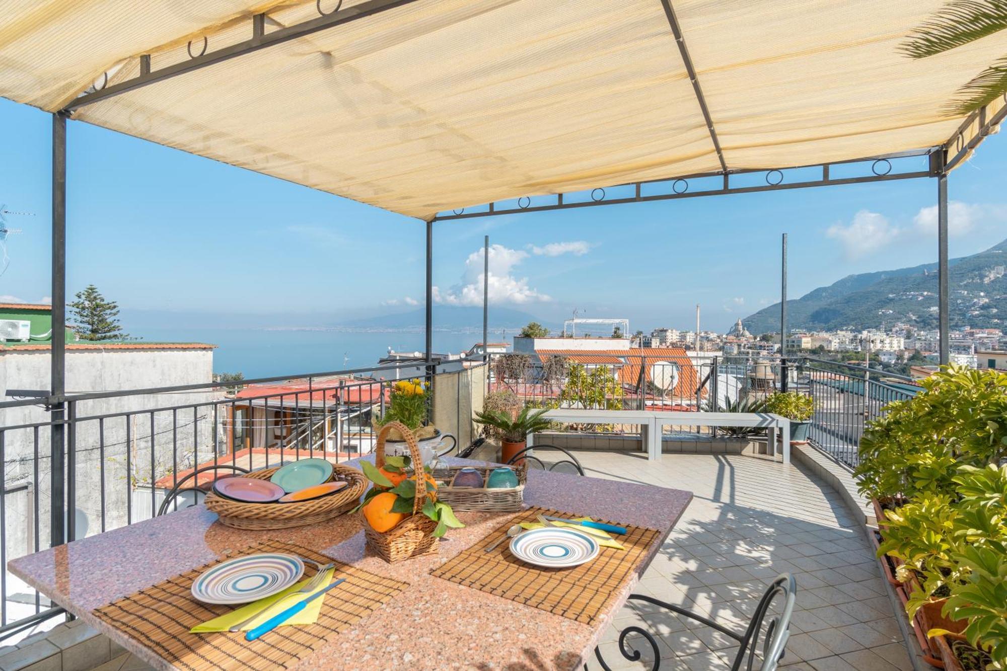 La Casa Nel Cortile Bed and Breakfast Vico Equense Exteriör bild
